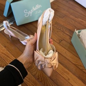 Seychelles Neve Forever Blush Satin kitten heel NWT